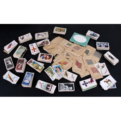 122 - A quantity of cigarette and trade cards.