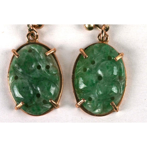 681 - A pair of 9ct gold and jade drop earrings, total weight 4.8g.