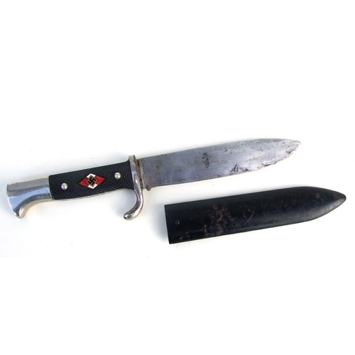 77 - A WWII Hitler Youth dagger, the blade stamped 'WKC Solingen Blut und Ehre', in a metal scabbard, 26c... 