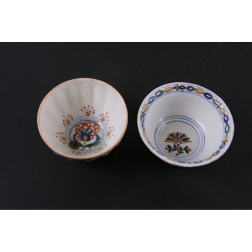 812 - Two Turkish Kutahya bowls, each 13cms diameter (2).