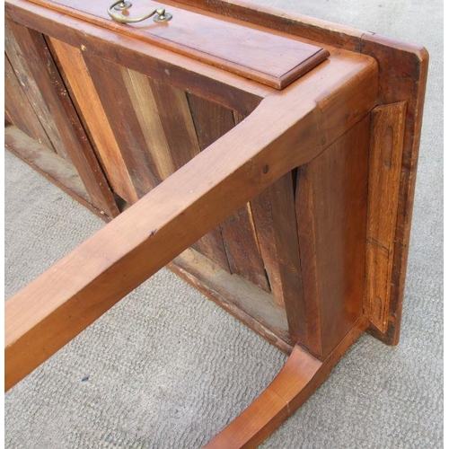 984 - A continental fruitwood farmhouse kitchen table with two frieze drawers and extension draw-leaves, 1... 