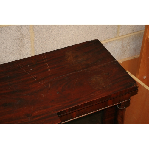 991 - A late Regency mahogany breakfront bookcase in the manner of Gillows, with a pair of central glazed ... 