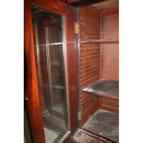 991 - A late Regency mahogany breakfront bookcase in the manner of Gillows, with a pair of central glazed ... 