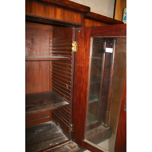 991 - A late Regency mahogany breakfront bookcase in the manner of Gillows, with a pair of central glazed ... 