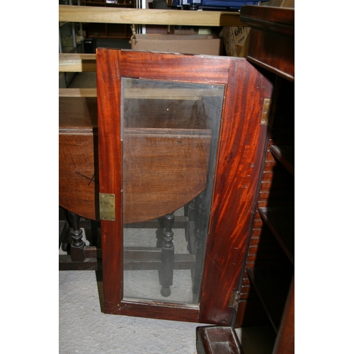 991 - A late Regency mahogany breakfront bookcase in the manner of Gillows, with a pair of central glazed ... 