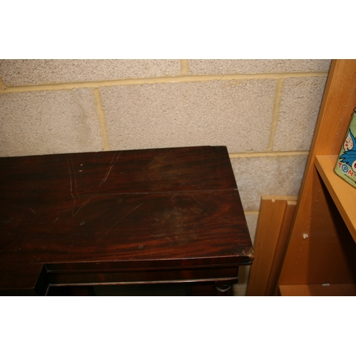 991 - A late Regency mahogany breakfront bookcase in the manner of Gillows, with a pair of central glazed ... 