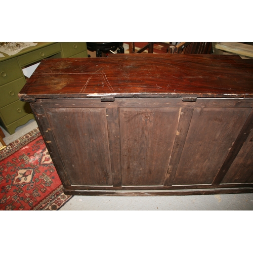 991 - A late Regency mahogany breakfront bookcase in the manner of Gillows, with a pair of central glazed ... 