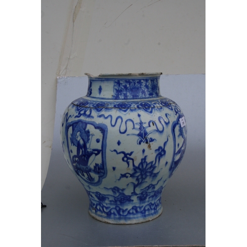 139 - A large 18th century Delft blue & white vase of baluster form decorated in the Chinese taste, 37cms ... 