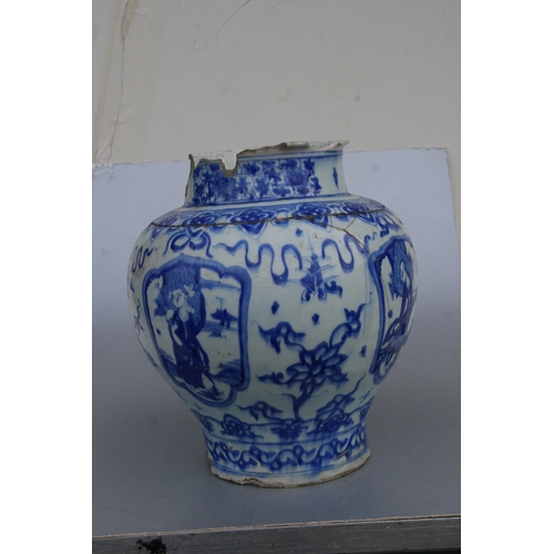 139 - A large 18th century Delft blue & white vase of baluster form decorated in the Chinese taste, 37cms ... 