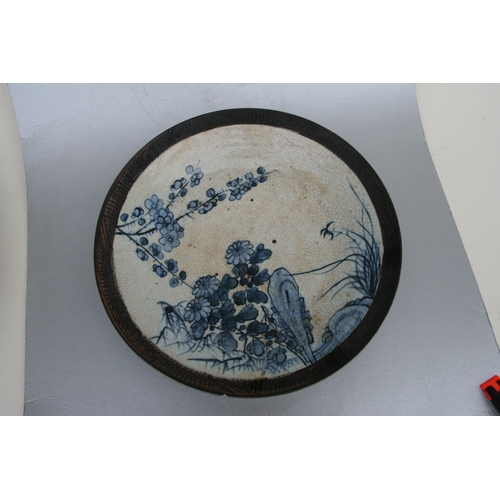 846 - A Chinese famille vert charger decorated with a scrolling dragon, 42cms diameter; together with a Ch... 