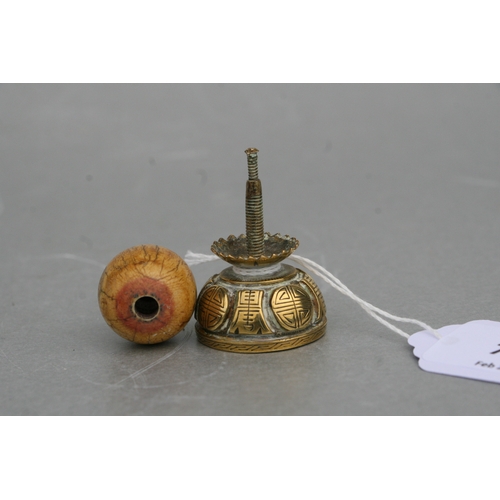 743 - A late 19th / early 20th century Chinese Mandarin ivory and brass hat finial, 4.5cms high.