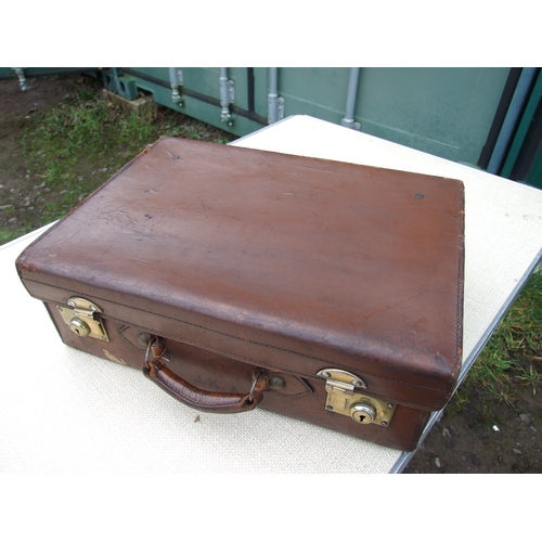 554 - Five vintage leather suitcases, the largest 70cms (5).