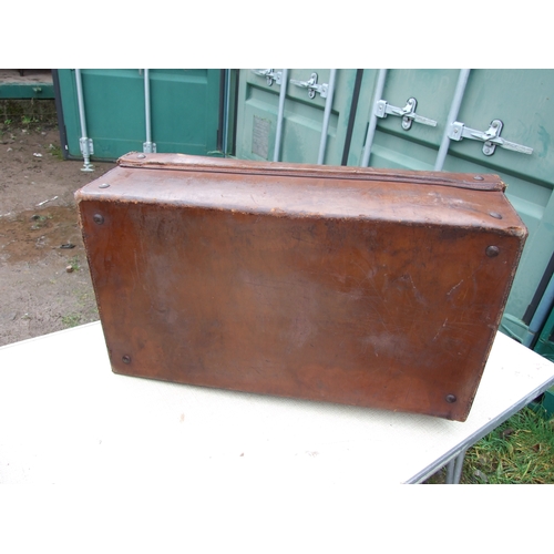 554 - Five vintage leather suitcases, the largest 70cms (5).