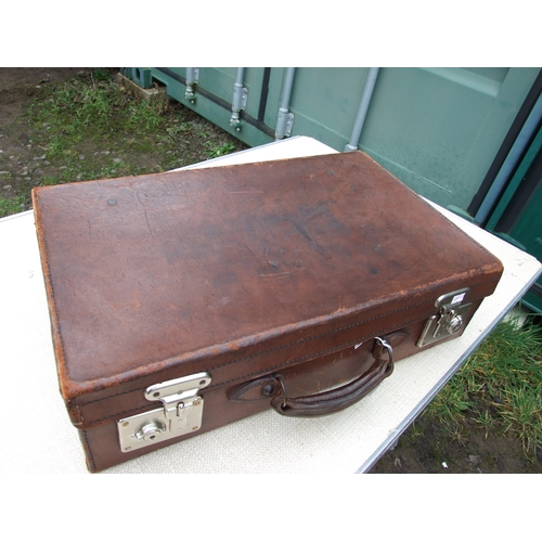 554 - Five vintage leather suitcases, the largest 70cms (5).