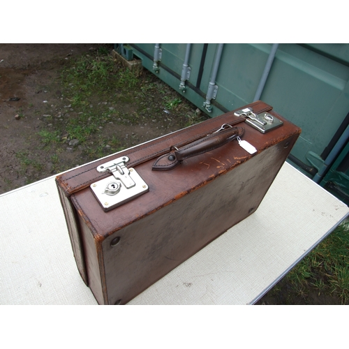 554 - Five vintage leather suitcases, the largest 70cms (5).