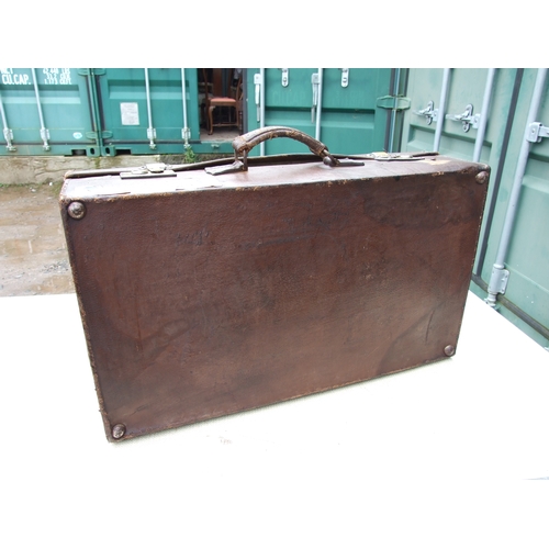 554 - Five vintage leather suitcases, the largest 70cms (5).