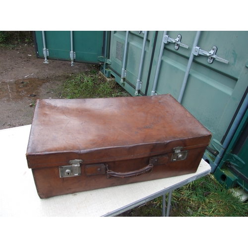 554 - Five vintage leather suitcases, the largest 70cms (5).