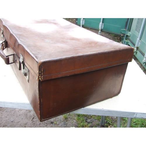 554 - Five vintage leather suitcases, the largest 70cms (5).