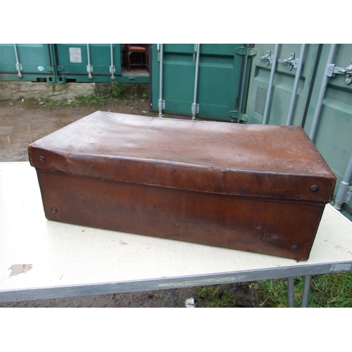 554 - Five vintage leather suitcases, the largest 70cms (5).