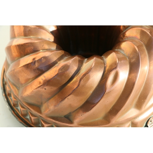 412 - A copper jelly mould, 22cms diameter.