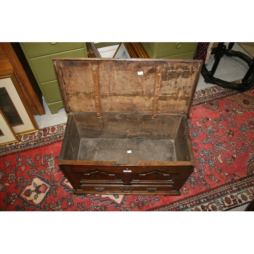 995 - A George II Welsh oak coffer bach, the boarded hinged lid with a moulded edge revealing a vacant int... 