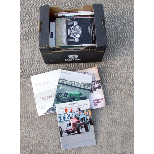 33 - A quantity of assorted motoring reference books and brochures to include Auto Course, Bellu (Serge) ... 