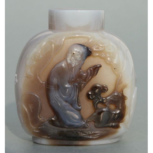 627 - A Chinese figured agate snuff bottle decorated with figures, 6cms high.