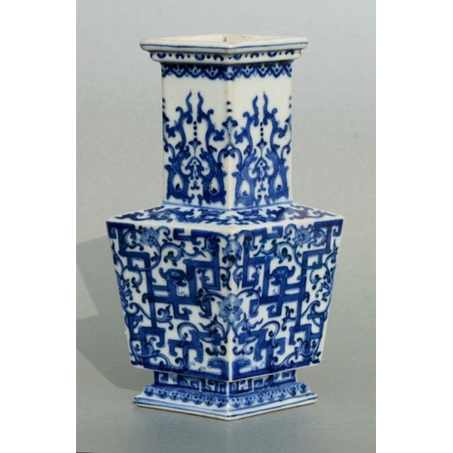 638 - A Chinese blue & white vase of lozenge form with blue seal mark to the underside, 21cms high.