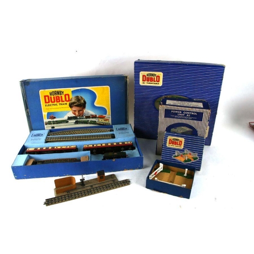 66 - A quantity of Hornby Dublo to include Passenger Train Set EDP12 with Duchess of Montrose BR (LNR), b... 