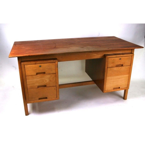 700 - A mid 20th century Danish design pedestal desk with an arrangement of six drawers, 152cms wide.