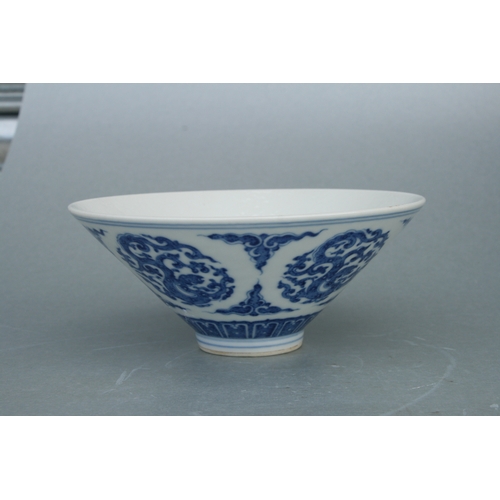 517 - A Chinese blue & white bowl decorated with stylised dragons, six character blue mark to the undersid... 