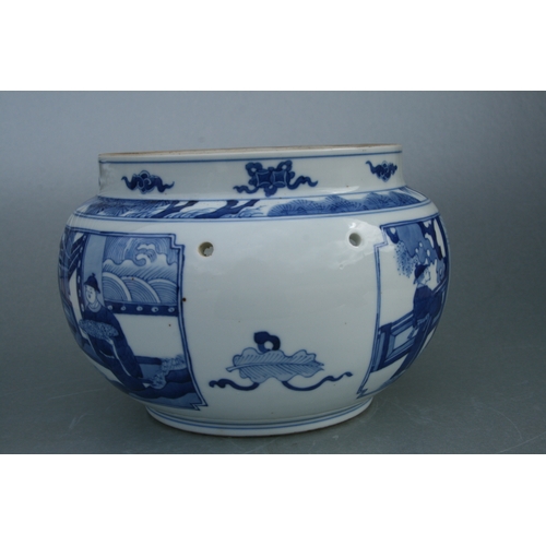 525 - A Chinese blue & white hanging planter decorated with figures in a court setting, 23cms diameter.