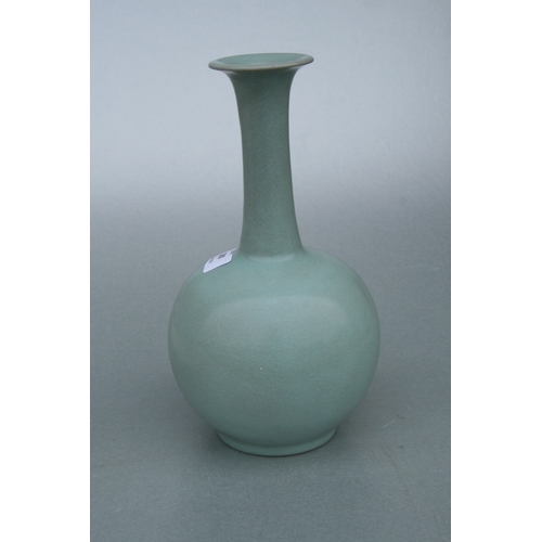 580 - A Chinese celadon crackle glazed vase, 26cms high.