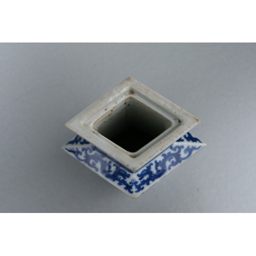 638 - A Chinese blue & white vase of lozenge form with blue seal mark to the underside, 21cms high.