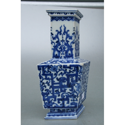 638 - A Chinese blue & white vase of lozenge form with blue seal mark to the underside, 21cms high.