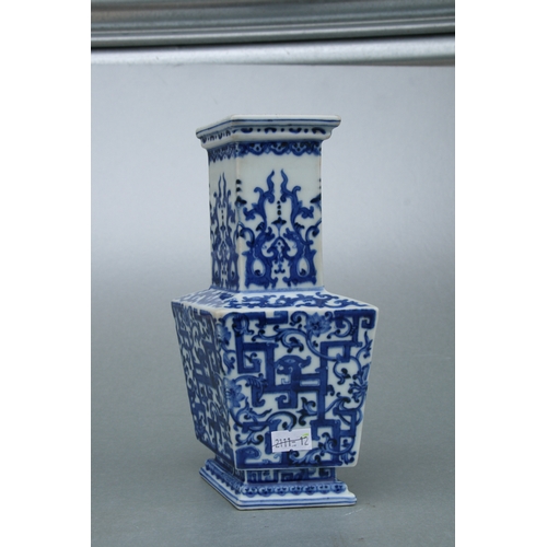 638 - A Chinese blue & white vase of lozenge form with blue seal mark to the underside, 21cms high.