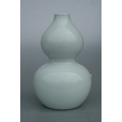 639 - A Chinese pale celadon glaze double gourd vase on stand, six character blue mark to the underside wi... 