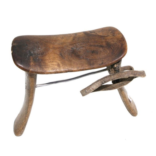 201 - A Kenyan wooden head rest, 16cms wide, with repairs.