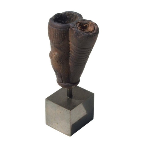 249 - African Art / Tribal Art: an early Cameroons clay pipe on stand, 14cms including stand.