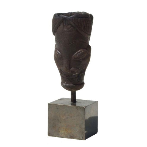 249 - African Art / Tribal Art: an early Cameroons clay pipe on stand, 14cms including stand.