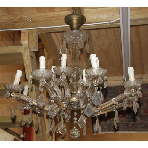 262 - An 8-branch glass chandelier.