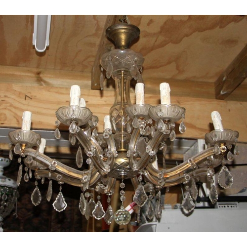 262 - An 8-branch glass chandelier.