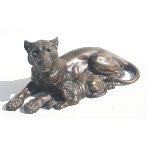 476 - A bronzed spelter group depicting a lioness and her cub, 35cms long.