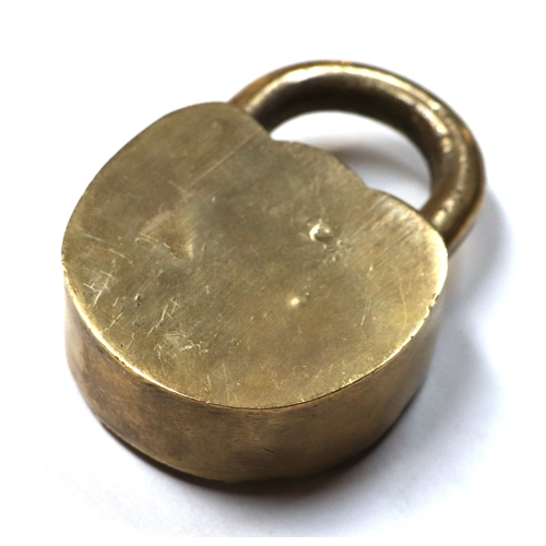 124 - A heavy brass Artillery Ubique padlock with key in full working order. 6.5cms (2.5ins) wide by 9cms ... 