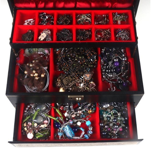 516 - A quantity of assorted costume jewellery to include necklaces, earrings, bracelets and other items i... 