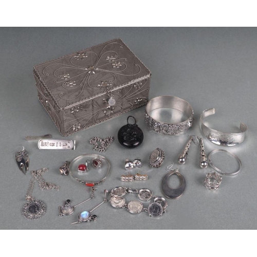 519 - A filigree metal jewellery box containing a selection of costume jewellery.