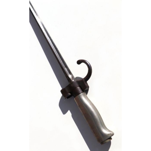 57 - A French model M1886 first pattern Lebel Epee bayonet. Having a cruciform blade 52cms (20.5ins) and ... 