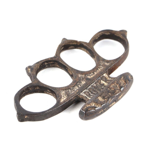 1504 - An early 20th century Boxer patent knuckle duster, 10cms wide.