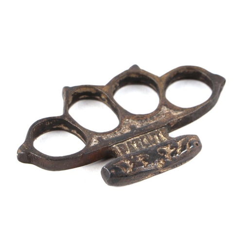 1504 - An early 20th century Boxer patent knuckle duster, 10cms wide.