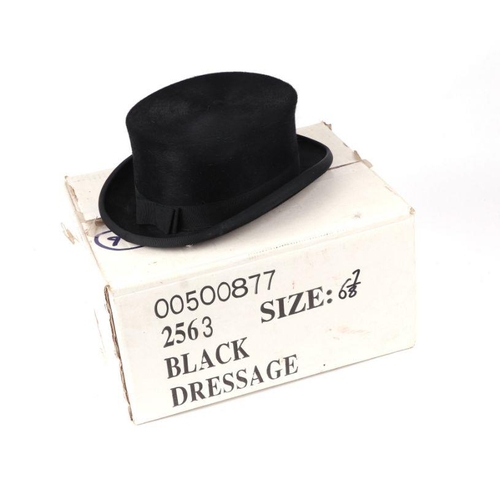 38 - A ladies dressage silk top hat.